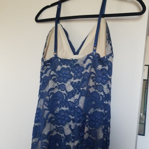 Lace body con midi dress - Picture 3 of 7